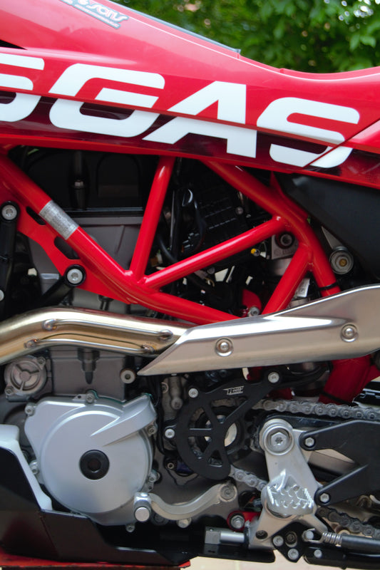 KTM 690/HUSKY 701/GASGAS 700 BILLET SPROCKET GUARD